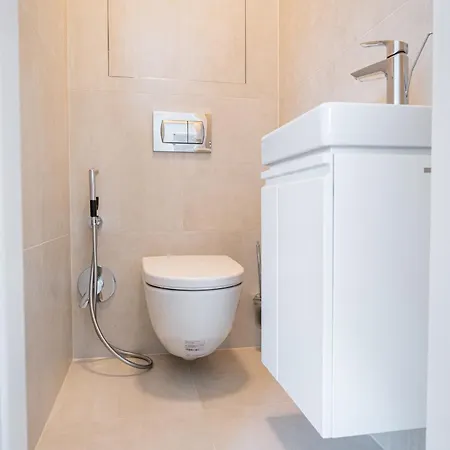 Center Free Parking *